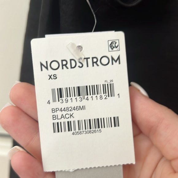 BP (nordstrom) sleeveless black cropped top! - Picture 3 of 6